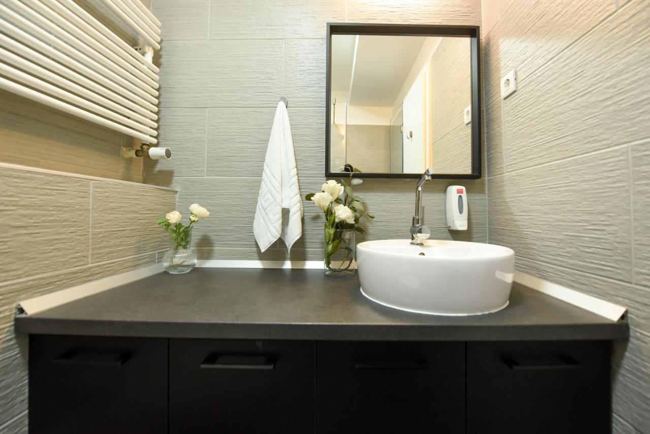Read All About It - Stylish Central Studio بوخارست المظهر الخارجي الصورة