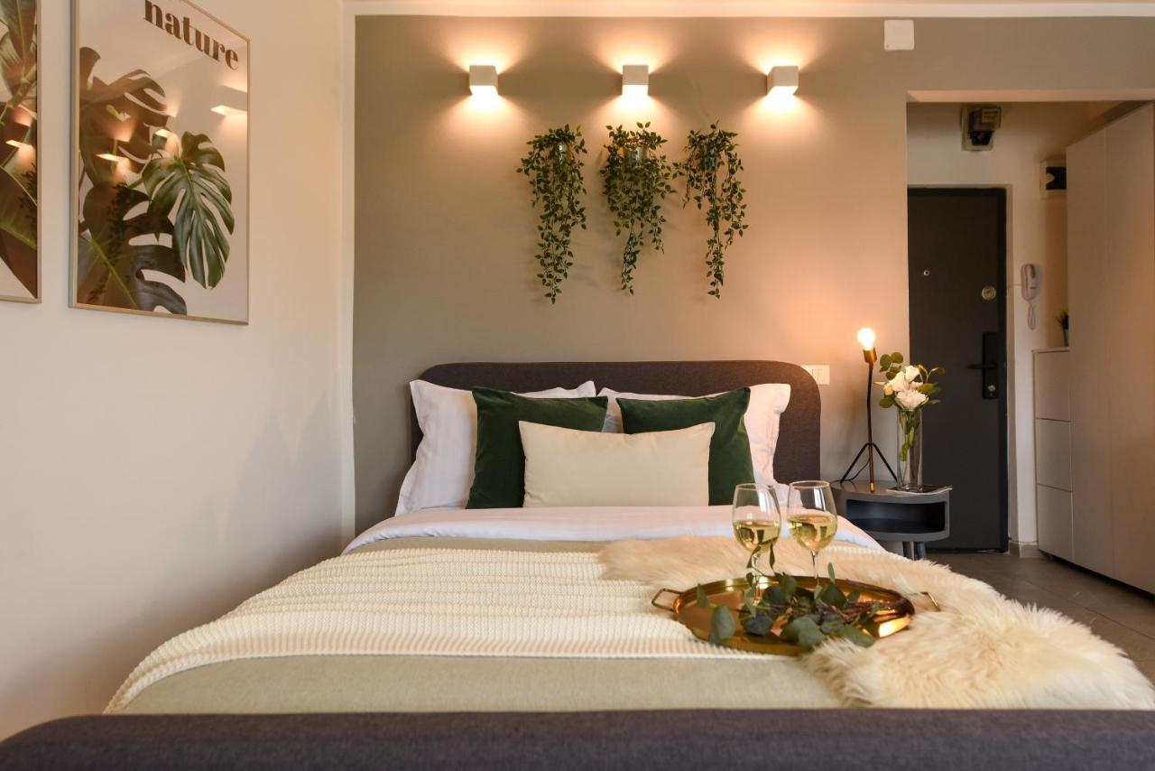 Read All About It - Stylish Central Studio بوخارست المظهر الخارجي الصورة