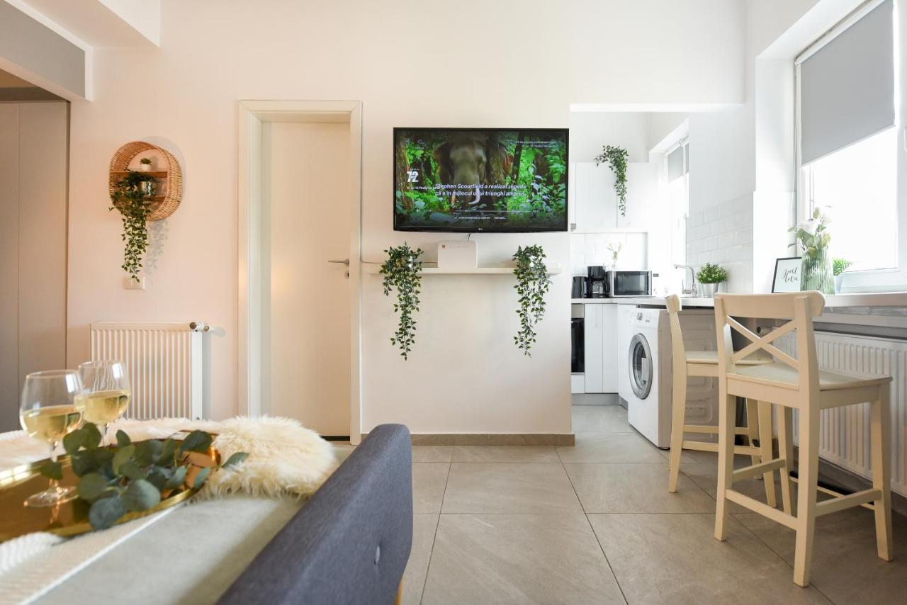 Read All About It - Stylish Central Studio بوخارست المظهر الخارجي الصورة