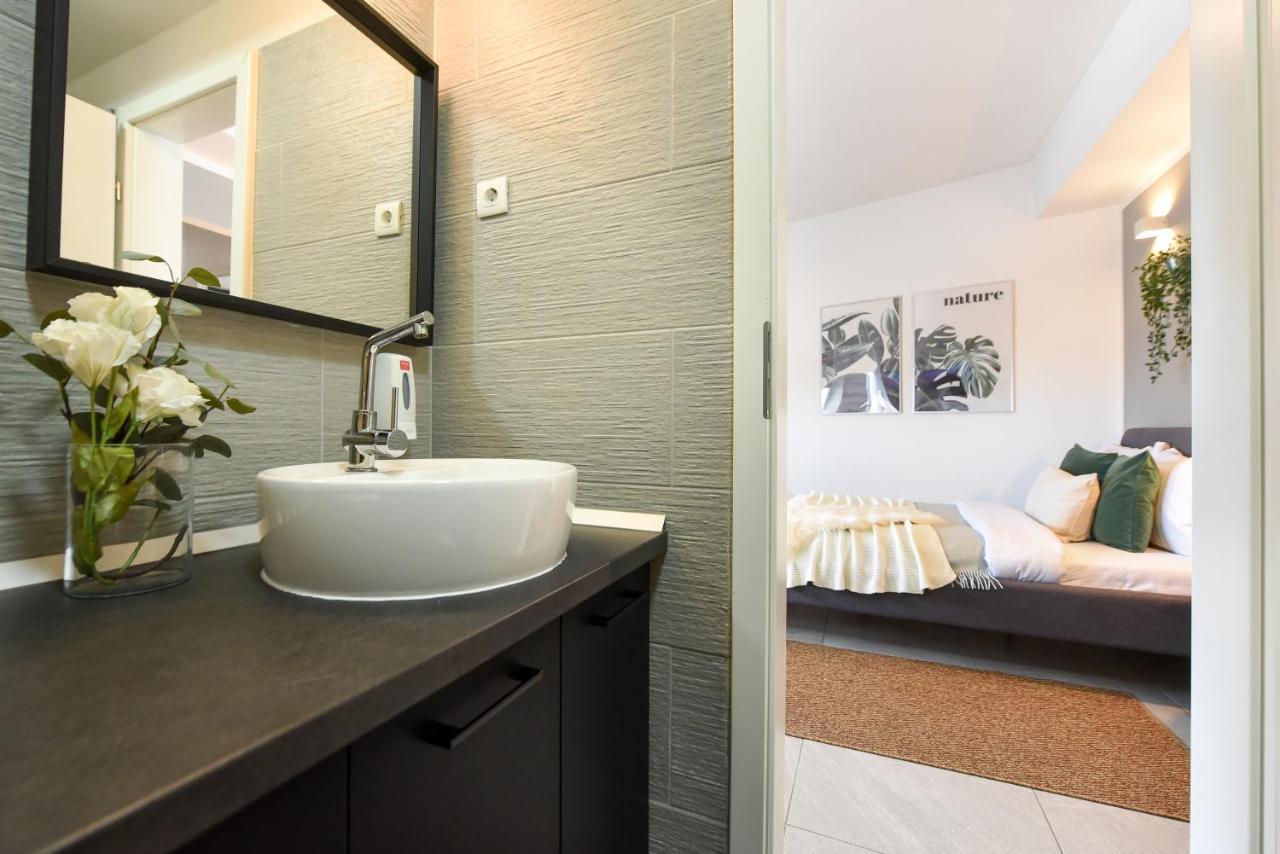 Read All About It - Stylish Central Studio بوخارست المظهر الخارجي الصورة