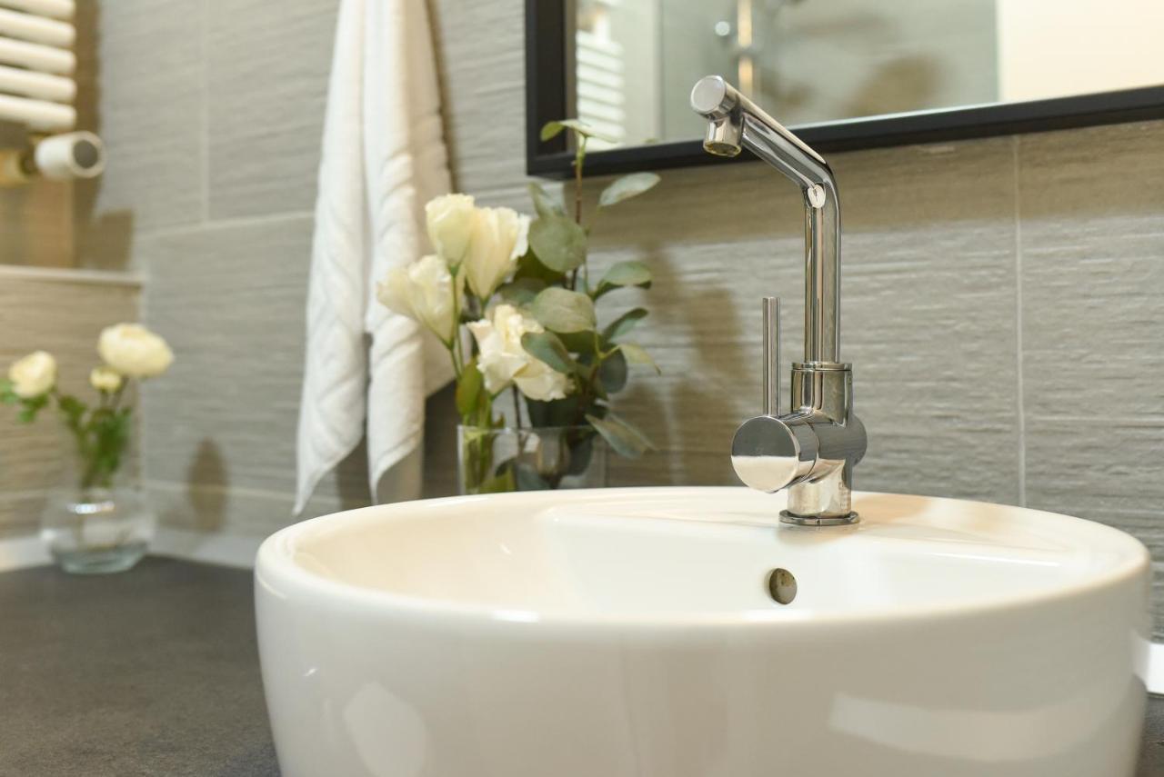 Read All About It - Stylish Central Studio بوخارست المظهر الخارجي الصورة