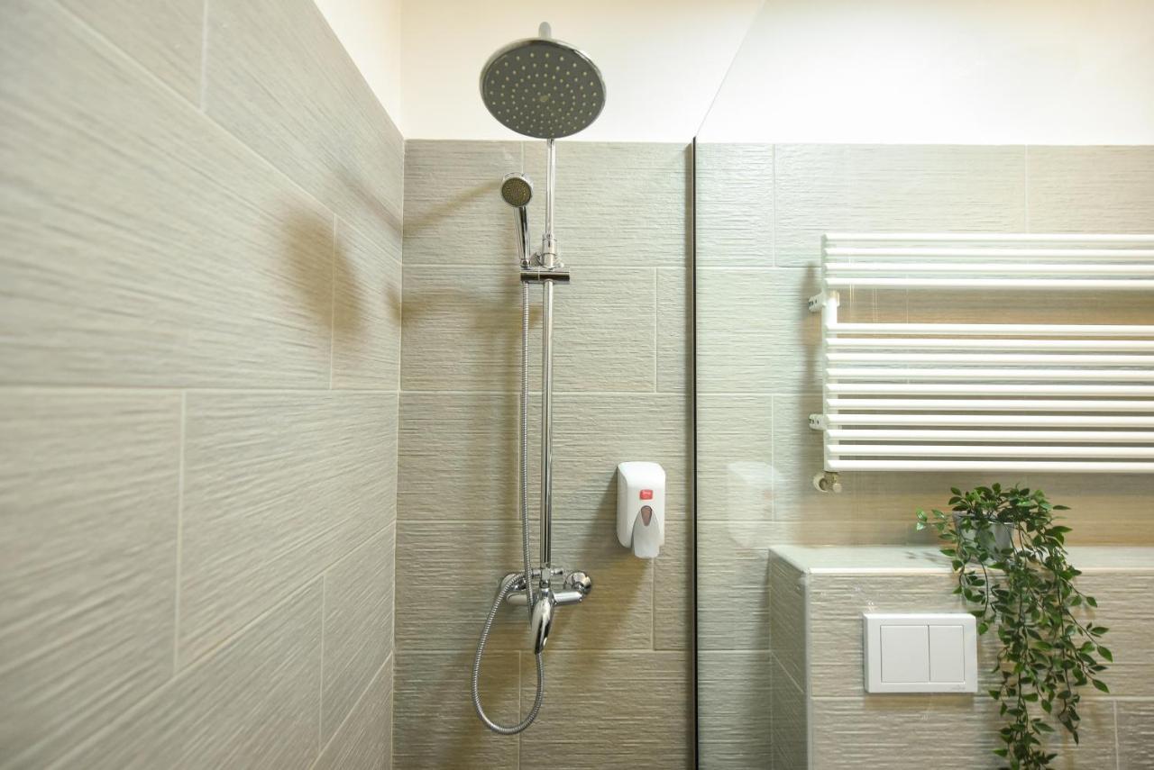 Read All About It - Stylish Central Studio بوخارست المظهر الخارجي الصورة